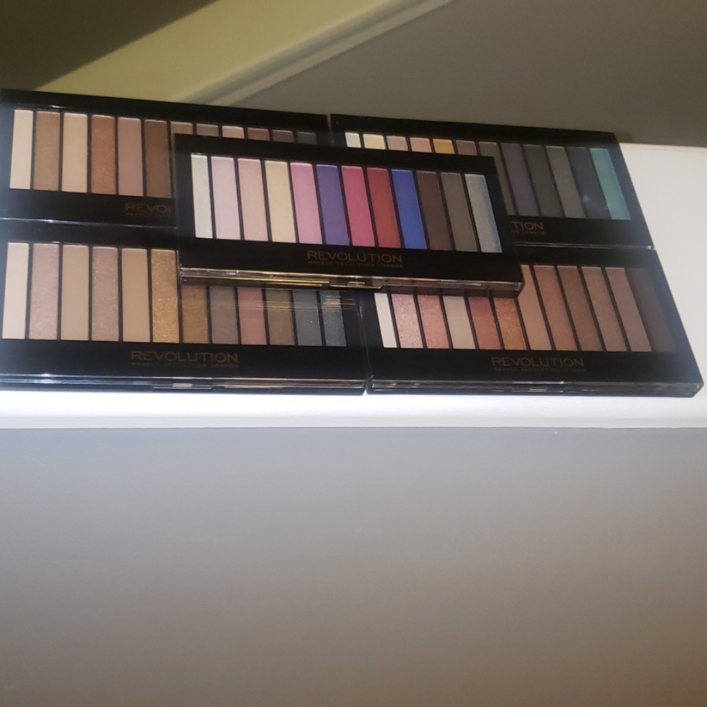 5 makeup revolution eyeshadow palettes. 60 shades